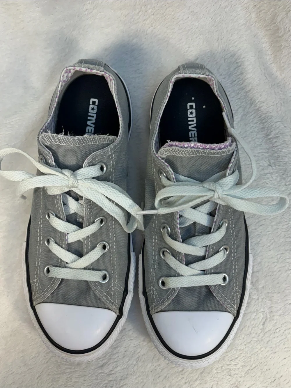 Converse Kids Low-Top Double Tongue Sneakers in Gray w/ Purple Polka Dot Youth 2